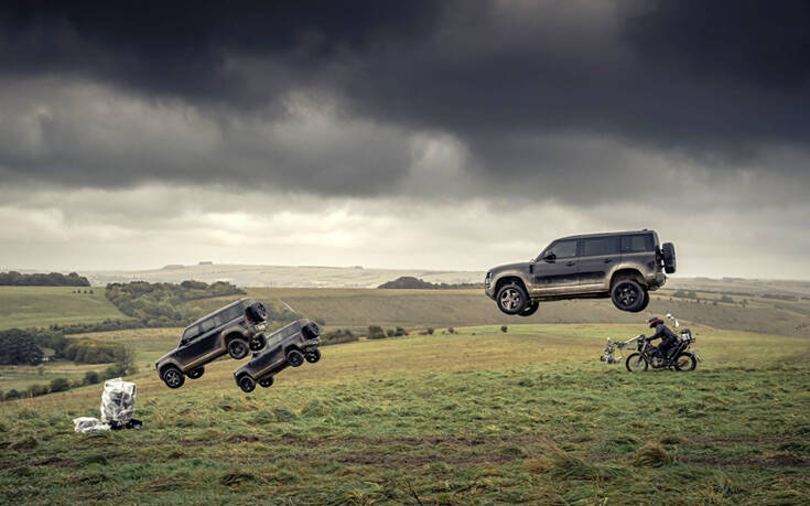 Το νέο Land Rover Defender απογειώνεται και πρωταγωνιστεί στην ταινία του «007» No Time To Die