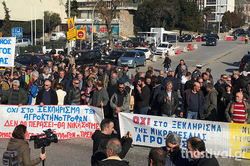 Αγρότες απέκλεισαν την οδό Εγνατία στη ΔΕΘ