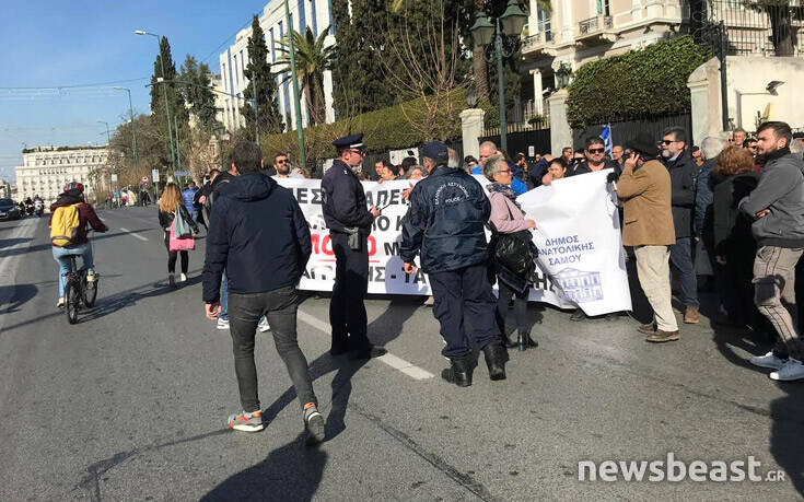 Διαμαρτυρία νησιωτών για το προσφυγικό: Έκλεισε η κάθοδος της Βασιλίσσης Σοφίας