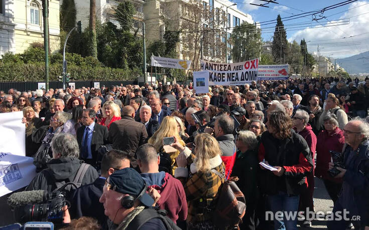 Προσφυγικό: Στη Βουλή οι νησιώτες, έκλεισε η Βασιλίσσης Σοφίας