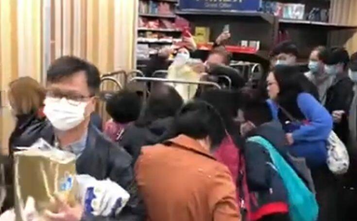 Κοροναϊός: Πανικόβλητοι πολίτες αγοράζουν χαρτί υγείας στο Χονγκ Κονγκ