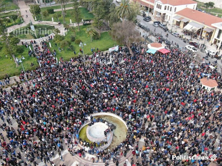 Προσφυγικό: Χιλιάδες πολίτες της Χίου στους δρόμους για τις κλειστές δομές φιλοξενίας
