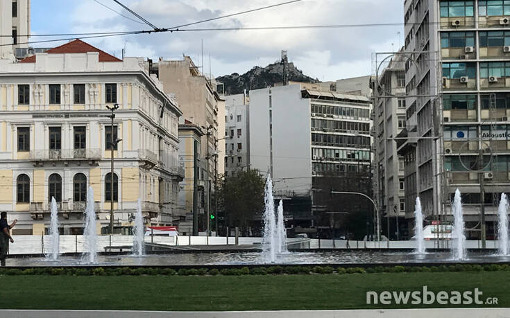 Ομόνοια όπως παλιά: Γέμισε νερό το συντριβάνι – Νέες εικόνες