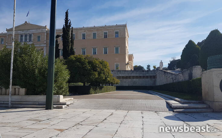 Τοποθετήθηκε η ράμπα για ΑμεΑ στον Άγνωστο Στρατιώτη