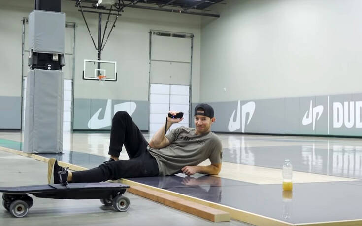 Απίθανα κόλπα με μπουκάλια που σε κάνουν και κολλάς