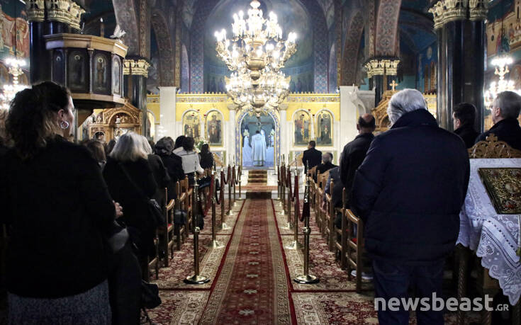 Τι λένε οι πιστοί για τη Θεία Κοινωνία, τον κορονοϊό και την εκκλησία