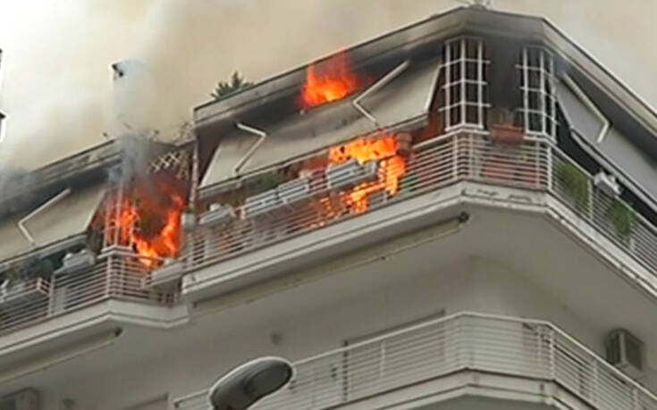 Φωτιά τώρα σε διαμέρισμα στη Θεσσαλονίκη