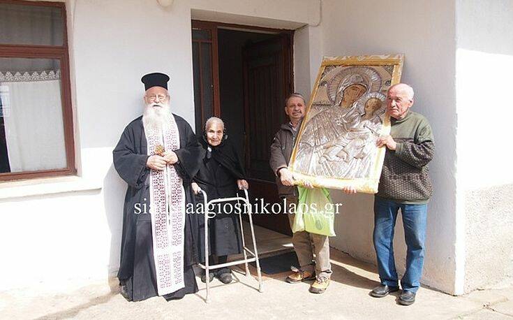 Περιφορά της εικόνας της Παναγιάς στη Σιάτιστα Κοζάνης για την προστασία των πιστών από τον κορονοϊό