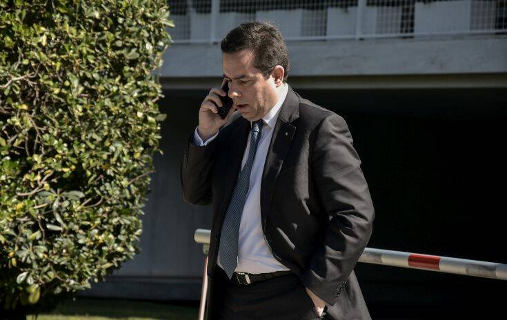 Καζάνι που βράζει η Σάμος – Στο νησί ο Μηταράκης