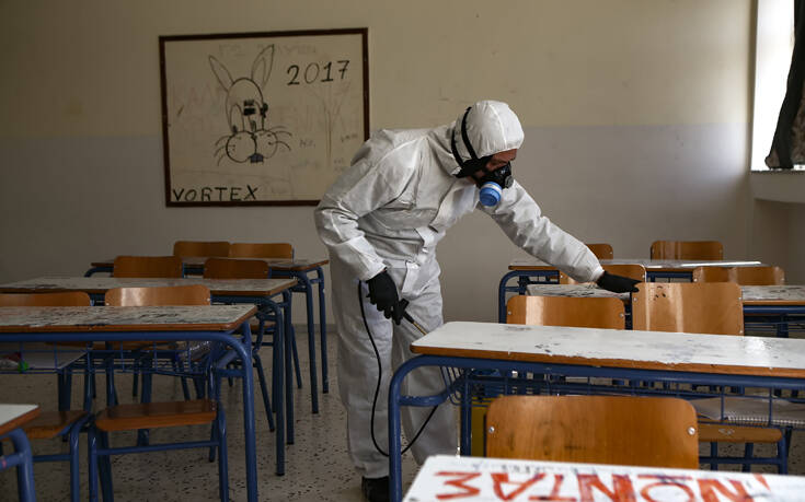 Χειροπέδες σε πέντε άτομα γιατί δεν τήρησαν τα μέτρα για τον κορονοϊό