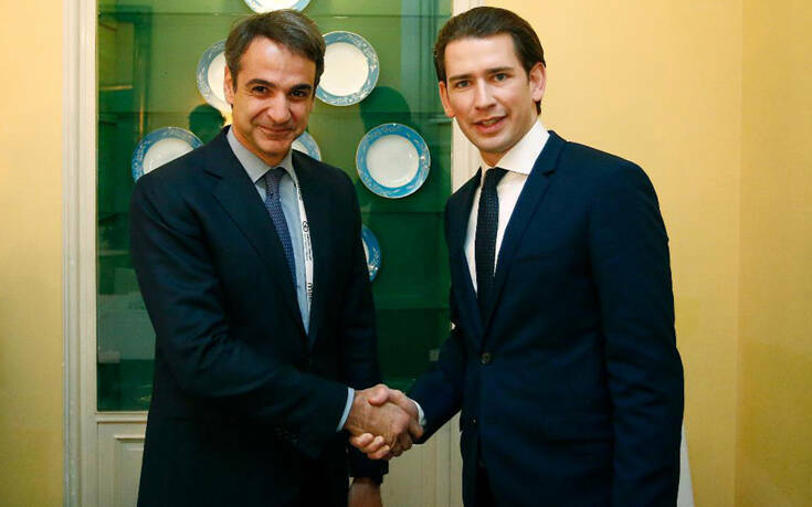 Συνάντηση Μητσοτάκη με Κουρτς – Δεκτός με στρατιωτικές τιμές ο Έλληνας πρωθυπουργός