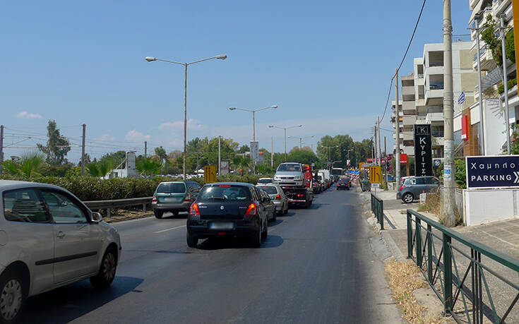 Κίνηση τώρα: Μεγάλο μποτιλιάρισμα στην Παραλιακή λόγω τροχαίου