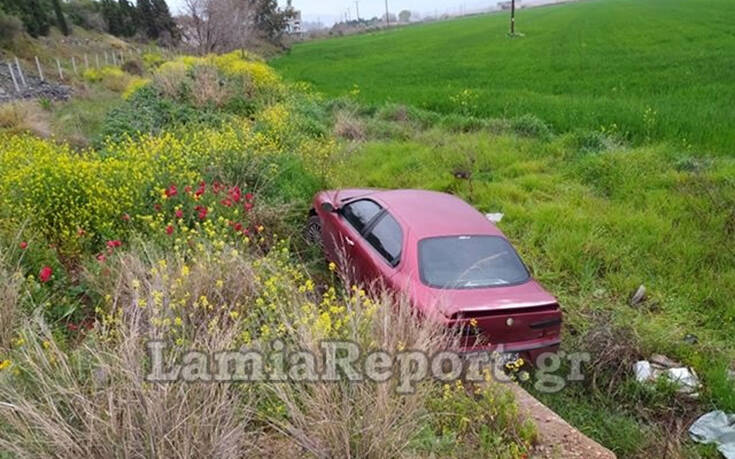 Αυτοκίνητο οικογένειας με τρία παιδιά έφυγε από τον δρόμο και «προσγειώθηκε» στα χωράφια