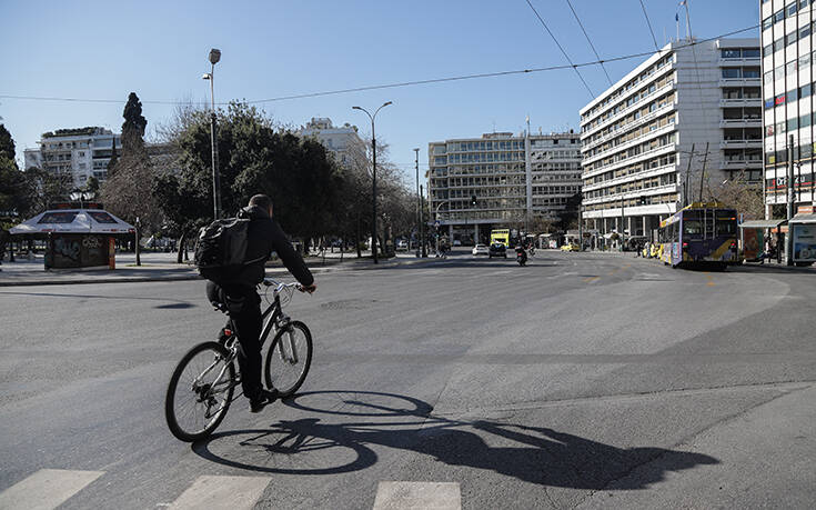 Απαγορεύονται οι δημόσιες συναθροίσεις άνω των 10 ατόμων από αύριο &#8211; Πρόστιμο 1.000 ευρώ