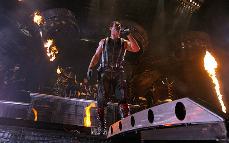 «Φτερά» έκανε άγαλμα του Τιλ Λίντεμαν των Rammstein: Το έκλεψαν από την πόλη Ροστόκ της Γερμανίας