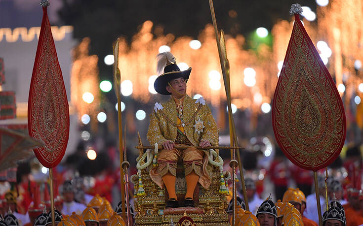 Ειδική άδεια στη Γερμανία για τον βασιλιά της Ταϊλάνδης λόγω κορονοϊού: Πήγε σε ξενοδοχείο με το χαρέμι του