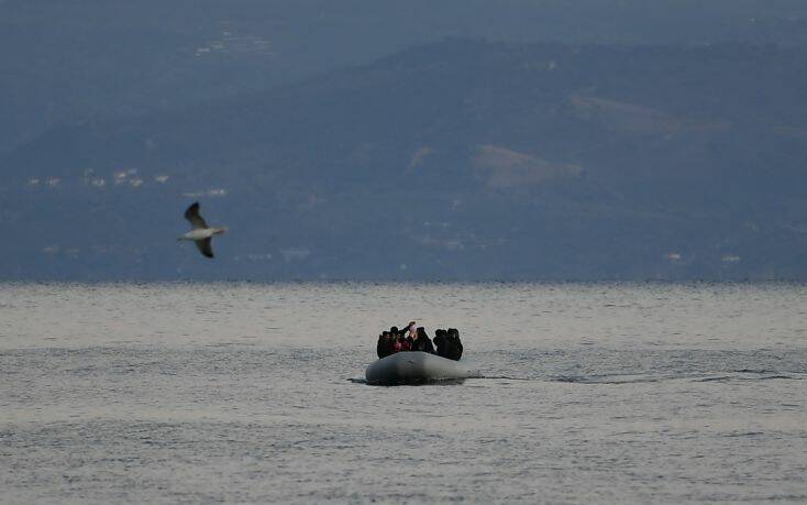 Ένα νεκρό παιδί στη Λέσβο &#8211; Συνοδεία τουρκικής ακταιωρού βυθίστηκε βάρκα με πρόσφυγες