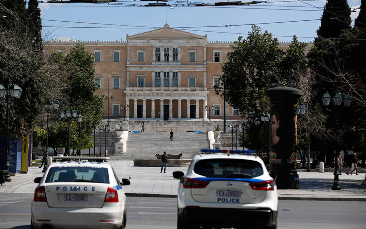 Σε ισχύ η απαγόρευση συναθροίσεων άνω των 10 ατόμων λόγω κορονοϊού &#8211; Πότε βγαίνουμε από το σπίτι