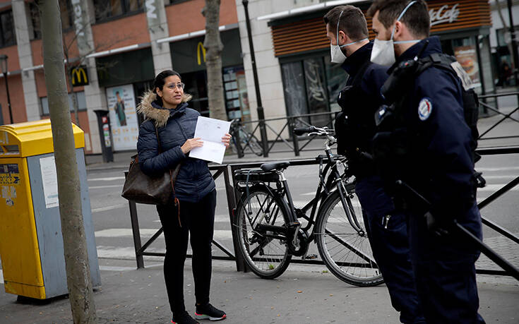 Κορονοϊός: Γάλλοι αστυνομικοί απειλούν να φύγουν από τα πόστα τους αν δεν τους δοθούν γάντια και μάσκες