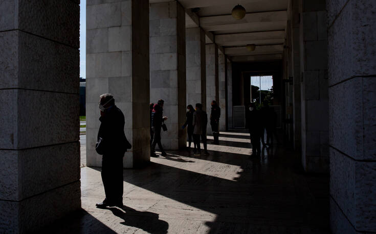 Σχεδόν τρία εκατομμύρια Ιταλοί αναμένεται να επιστρέψουν στους χώρους εργασίας τους στις 4 Μαΐου