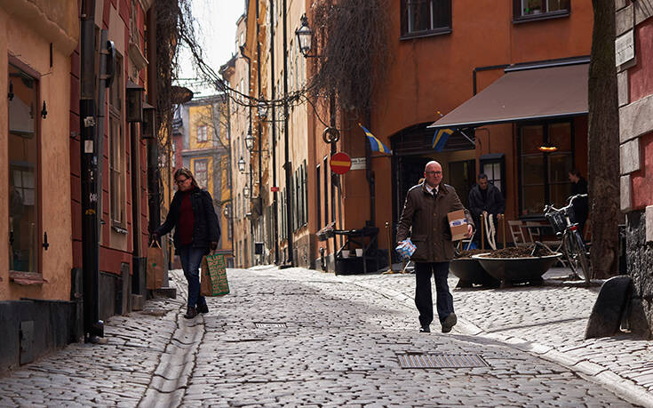 Κορονοϊός στη Σουηδία: Αριθμός-ρεκόρ εργαζομένων έλαβε ειδοποίηση για&#8230; απόλυση