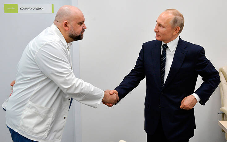 Ρωσία: Θετικός στον κορονοϊό διευθυντής νοσοκομείου που είχε συναντηθεί με τον Πούτιν