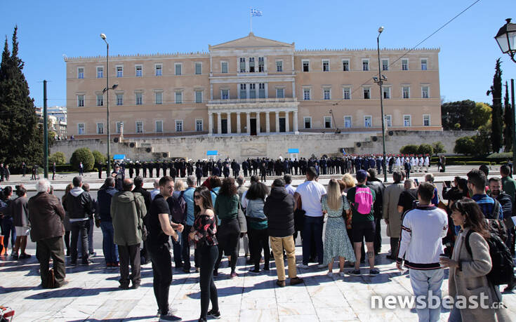 Κατερίνα Σακελλαροπούλου: Εικόνες από την κατάθεση στεφάνου στο Μνημείο του Αγνώστου Στρατιώτη