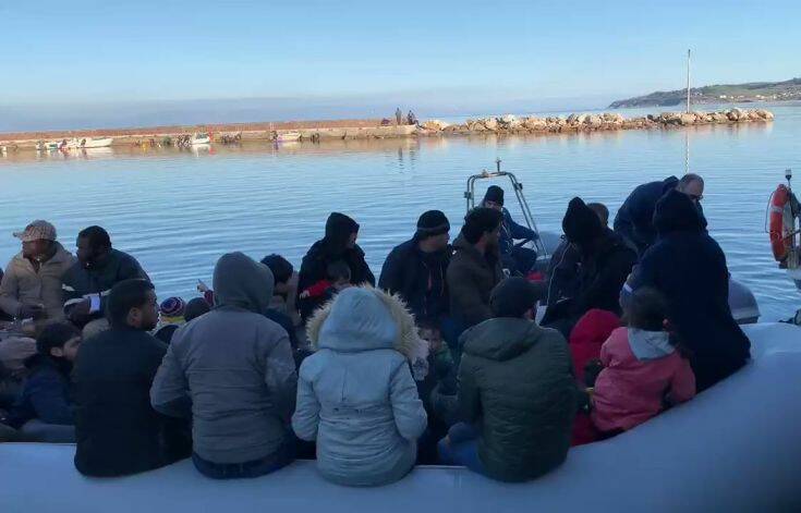 Εργαζόμενοι σε ΜΚΟ αποχωρούν από τη Λέσβο