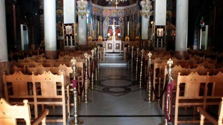 Κορονοϊός: Ιερέας και πιστοί ταμπουρώθηκαν σε εκκλησία της Ηλιούπολης για τη Θεία Λειτουργία