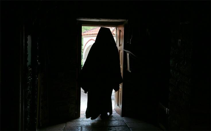 Κορονοϊός: Στον εισαγγελέα η υπόθεση του ιερά στην Πάτρα που λειτούργησε την 25η Μαρτίου