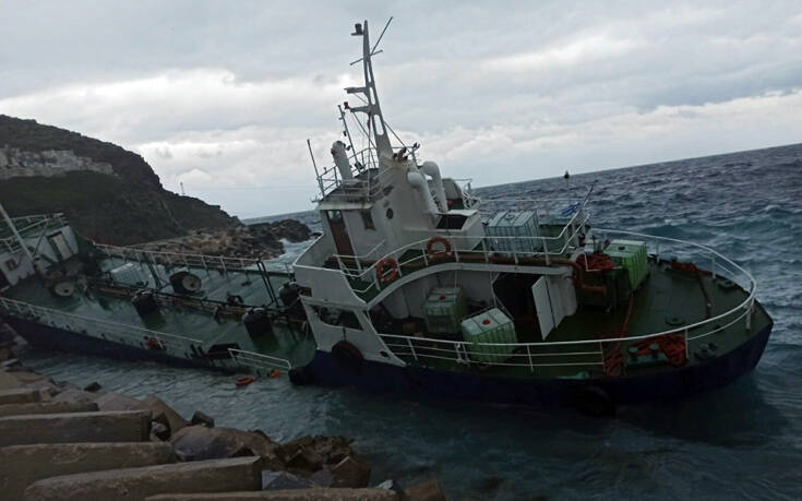 Σε ξενοδοχείο πρόσφυγες και μετανάστες του πλοίου που προσάραξε στην Τζια