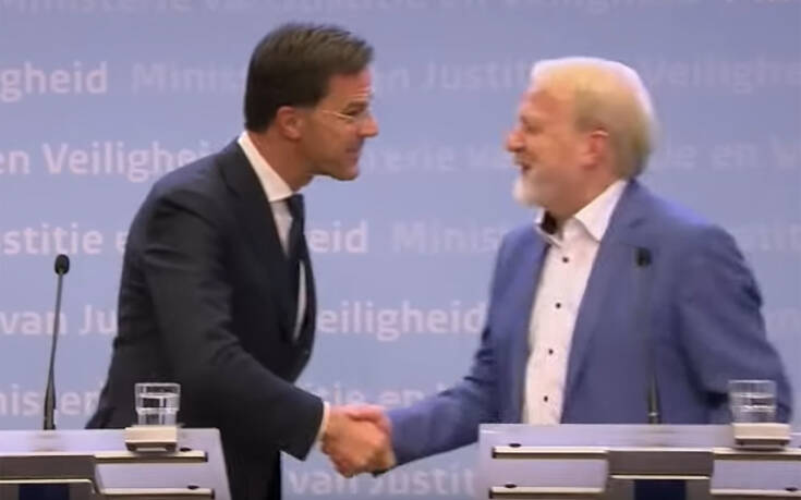 «Σταματήστε τις χειραψίες» είπε ο ολλανδός πρωθυπουργός και μετά έδωσε το χέρι του