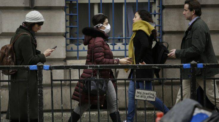Κορονοϊός: Τετράμηνη αναγκαστική απομόνωση των άνω των 70 ετών προβλέπει το βρετανικό σχέδιο