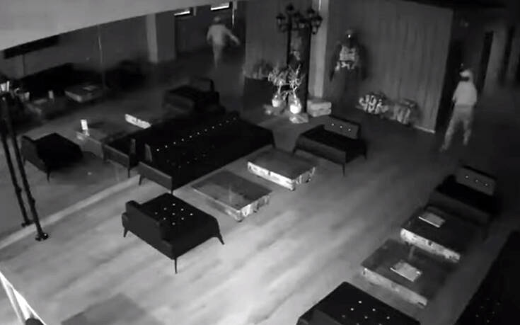 Αυτό θα πει «φοβάται και τη σκιά του»