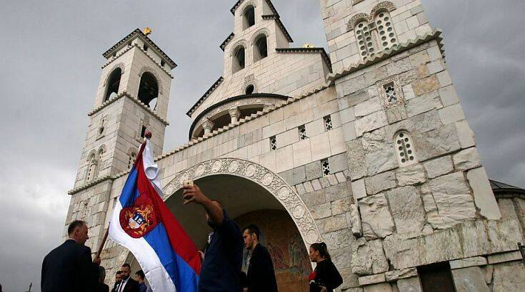 Σερβία – Κορονοϊός: Η Εκκλησία αποφάσισε να συνεχίσει να κοινωνεί τους πιστούς