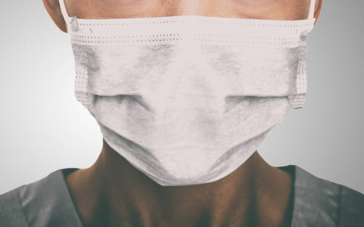 Νέα έρευνα: Πρέπει να φοράμε μάσκα και στο σπίτι;