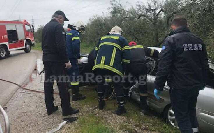 Φθιώτιδα: Τροχαίο με εγκλωβισμό στον παράδρομο της Ανθήλης