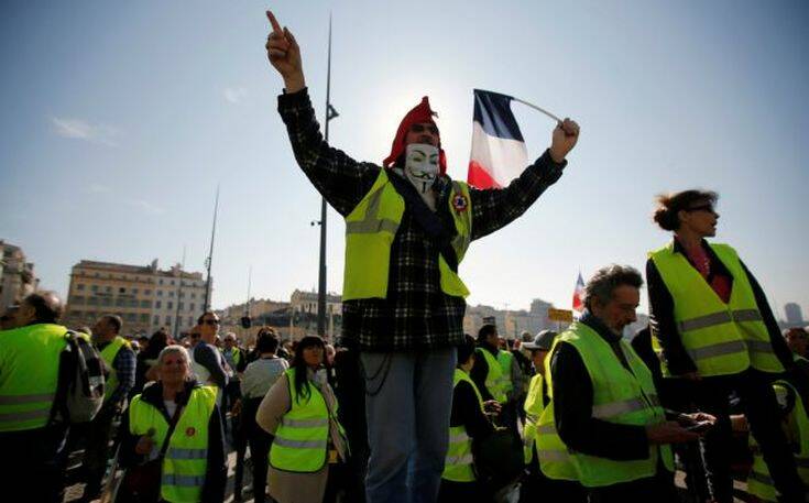Κορονοϊός στη Γαλλία: Τα «Κίτρινα Γιλέκα» βγήκαν στους δρόμους παρά τις απαγορεύσεις