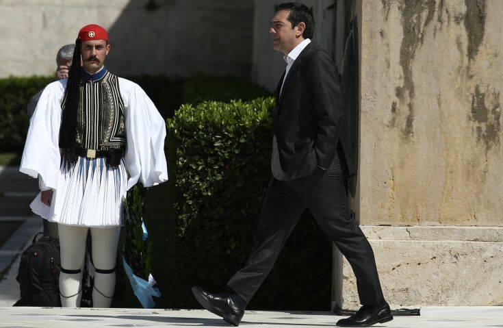 «Να πέσουμε γονατιστοί στον Τσίπρα για να επιστρέψει» είπαν σε εκδήλωση του ΣΥΡΙΖΑ στο Άστρος Κυνουρίας