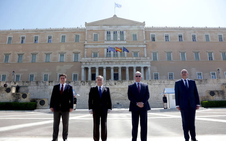 Σημαία και χρώματα Ισπανίας στην ελληνική Βουλή &#8211; Δένδιας: Μαζί θα κερδίσουμε αυτόν τον αγώνα