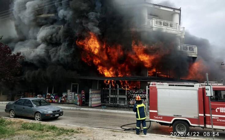 Μεγάλη φωτιά σε σούπερ μάρκετ στην Ηλεία &#8211; Ολοκληρωτική καταστροφή