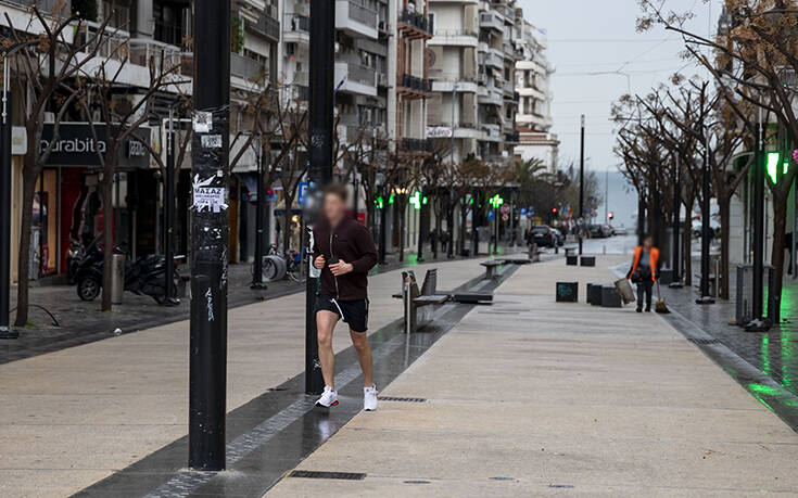 Πλεξιγκλάς υπό… εξαφάνιση: Τοποθετείται από φαρμακεία και ταξί έως κρεοπωλεία και κέντρα αισθητικής