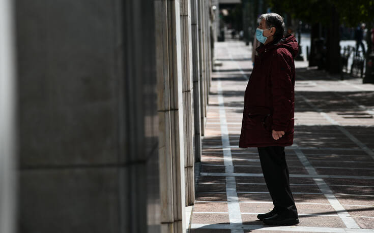 Σε δύο στρατόπεδα οι λοιμωξιολόγοι – Ποια μέτρα προκρίνονται