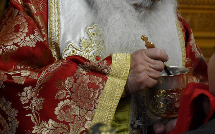 Εκπρόσωπος Ιεράς Συνόδου: Αδιαπραγμάτευτη η θεία κοινωνία – «Ο Χριστός που είναι μέσα στο άγιο ποτήριο, δεν μπορεί να επιτρέψει το θάνατο»