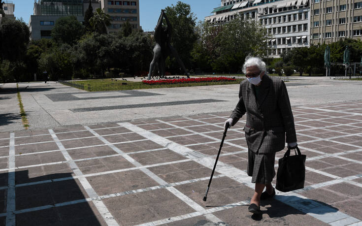 Ο σωστός τρόπος για να βάζουμε και να βγάζουμε την μάσκα &#8211; Οι οδηγίες του ΕΟΔΥ