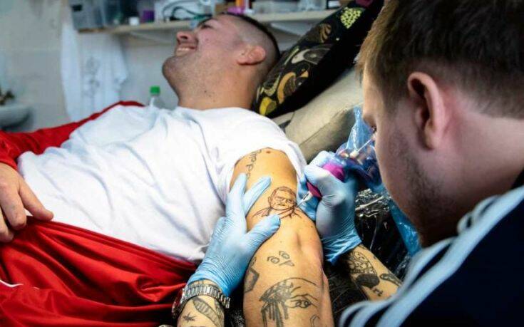 Ο Σουηδός… «Σωτήρης Τσιόδρας» έγινε τατουάζ