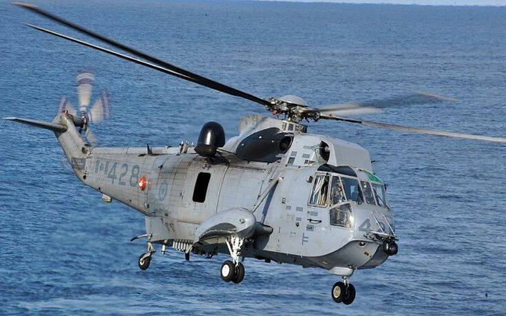 Ελληνικό ελικόπτερο του ΠΝ στις έρευνες για τους έξι αγνοούμενους ανοιχτά της Κέρκυρας