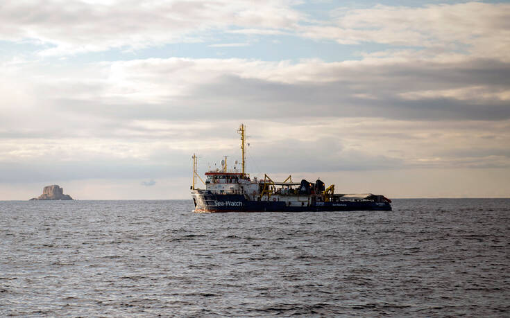 Σε καραντίνα στη θάλασσα οι μετανάστες που διέσωσε το πλοίο Alan Kurdi