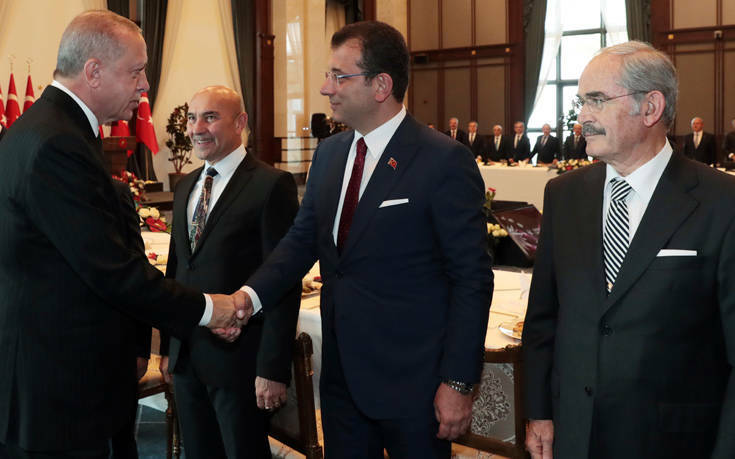 Δήμαρχος Κωνσταντινούπολης: Δεν ενημερώνομαι και ούτε έχω επαφή με τον Ερντογάν για τον κορονοϊό