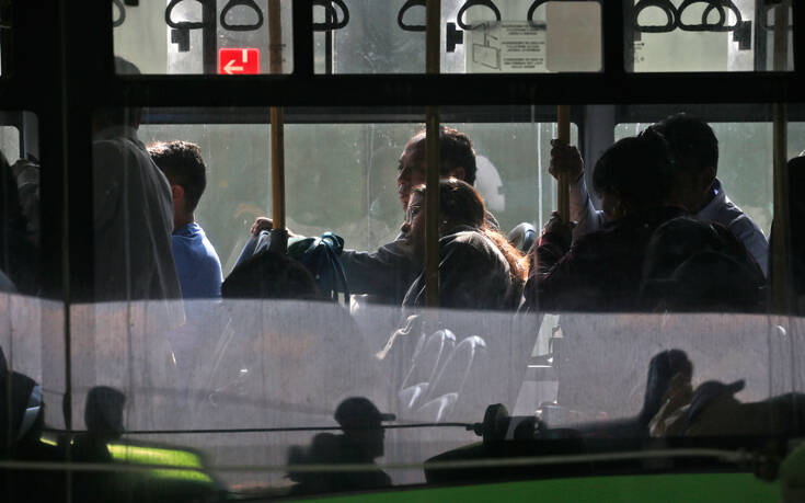 Αβεβαιότητα για το τέλος της πανδημίας, αυξανόμενη εμπιστοσύνη στα εμβόλια – Τι δείχνει έρευνα στην Ελλάδα